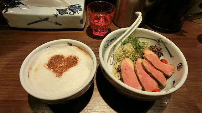 Ghana Tsuke atau Ramen Cokelat di Restoran Menya Musashi, Jepang (Foto: en.rocketnews24.com)