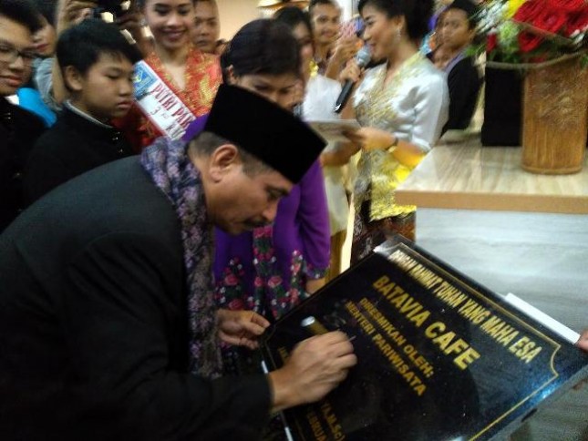 Menteri Pariwisata Arief Yahya meresmikan Batavia Cafe untuk mendorong hadirnya wisata kuliner unggulan
