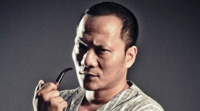 Iwa K , pelopor penyanyi rap hip hop Indonesia