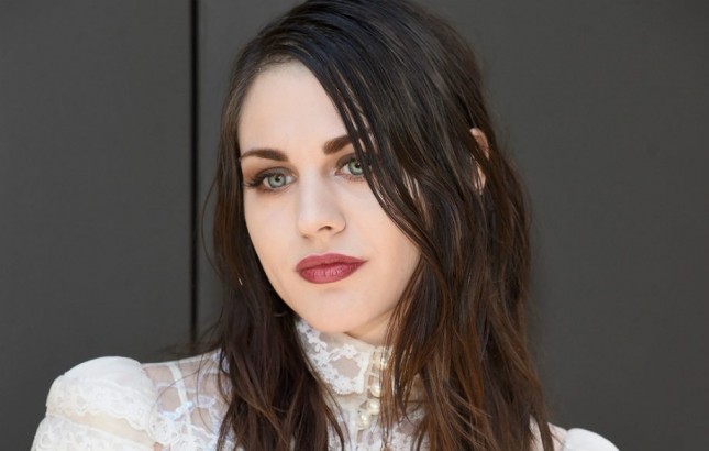 Frances Bean Cobain, putri dari musisi Kurt Cobain. (Foto: NME)