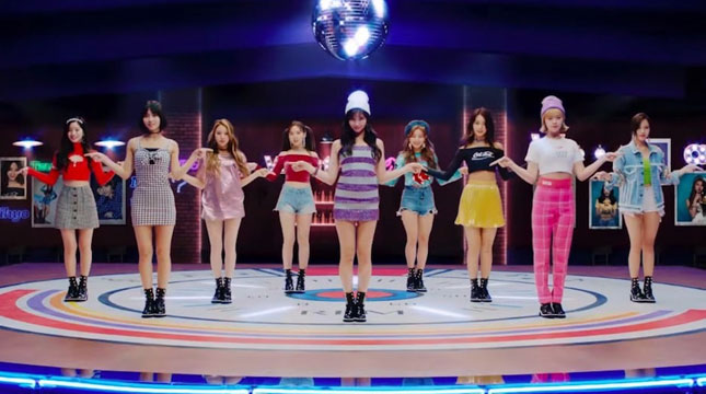 Musik Video What is Love? Milik TWICE (Foto: soompi.com)