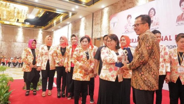Direktur Utama LPDB-KUMKM Braman Setyo saat memberikan sambutan dalam acara Rapat Kerja Nasional Perwira I di Kuta, Bali, Senin (16/4), mengatakan pihaknya menawarkan kepada para perempuan pelaku wirausaha untuk bisa mengakses modal dana bergulir