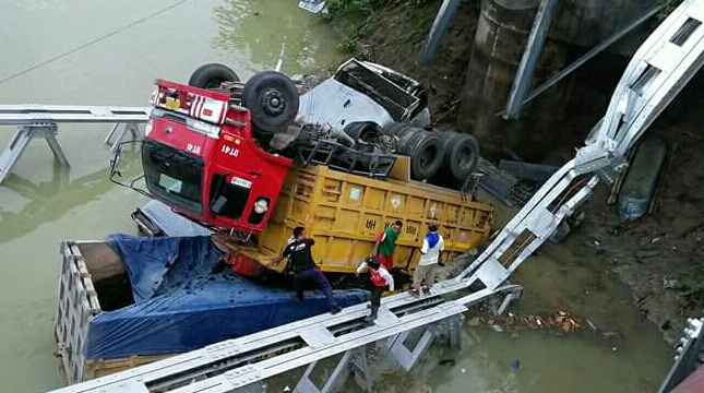 Jembatan Cincin Lama yang runtuh