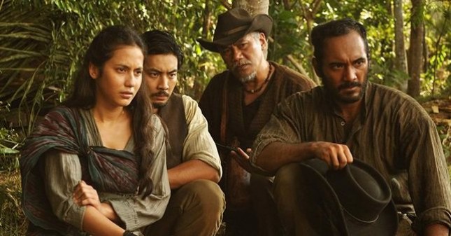 Pevita Pearce,Yoshi Sudarso, Tio Pakusadewo dan Ario Bayu dalam film Buffalo Boys