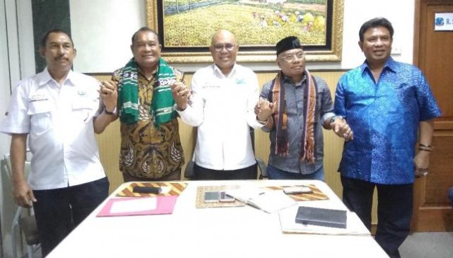 Badan Pengurus Pusat Kerukunan Keluarga Besar Masyarakat Maluku (KKBMM) meminta kepada pemerintah agar segera menetapkan tanggal 15 Mei sebagai Hari Kebangkitan Nusantara dalam kalender nasional.