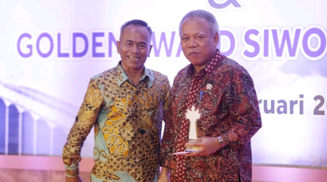 Menteri Basuki Terima Dua Penghargaan Golden AwardSIWO PWI Pusat 2019