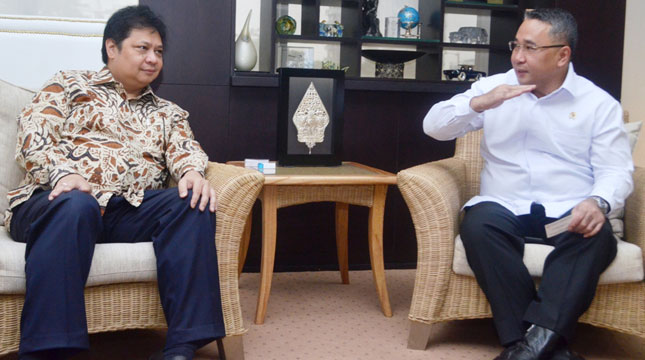 Menteri Perindustrian, Airlangga Hartarto Bersama Mendes PDTT, Eko Sandjojo