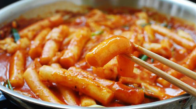 Makanan TteokBokki, asal Korea (Foto:koreanbapsang.com)