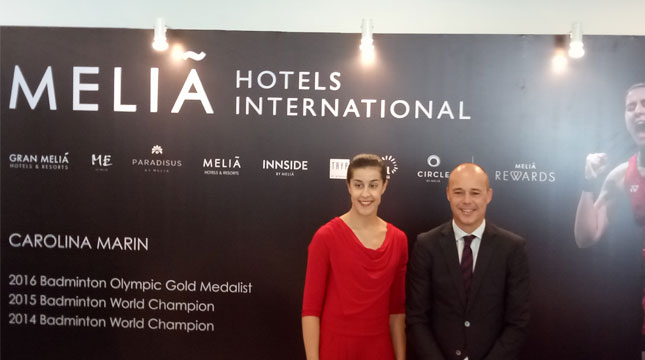 Carolina Marin Atlet Badminton Asal Spanyol dan uben Casas, Senior Director Sales and Marketing Asia Pasific Melia Hotels International (Chodijah Febriyani/Industry.co.id)