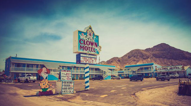 Clown Motel (Hotel Badut) di Tonopah, Nevada (Foto:Wayne Stadler/Flickr)