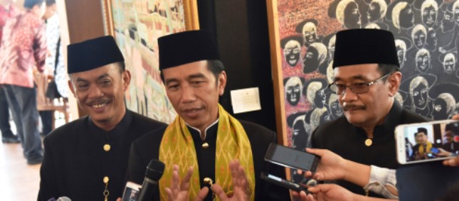 Presiden Jokowi hadir di acara Lebaran Betawi X, yang diselenggarakan di Pusat Perkampungan Budaya Betawi, di Setu Babakan Minggu (30/7). (Foto: Humas/Rahmat)