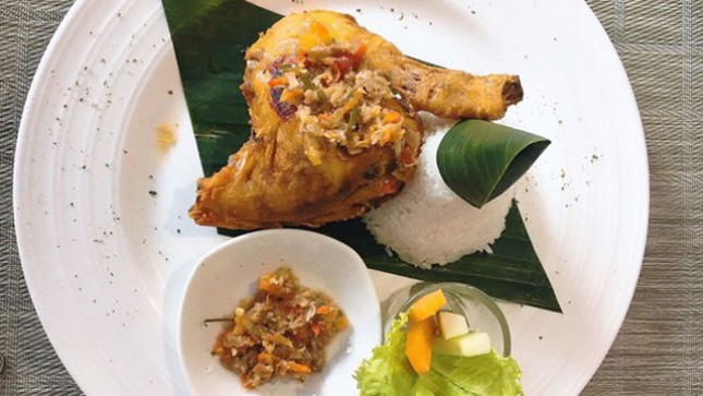 Ayam Kecombrang, Menu Andalan di Hotel Ayola La Lisa, Surabaya (Ist)