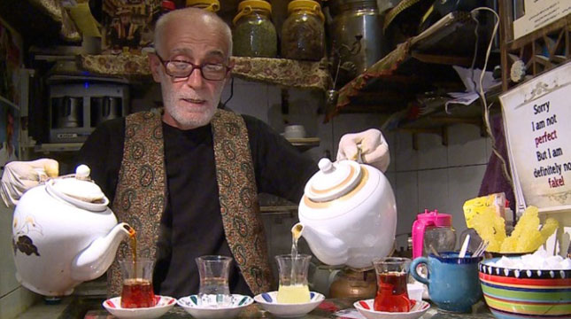 Haj Ali Darvish, Kedai Teh Termungil di Grand Bazaar Teheran, Iran (Foto:CNN)