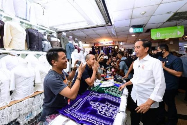 Presiden Jokowi Tinjau Aktivitas Perdagangan Pascalebaran