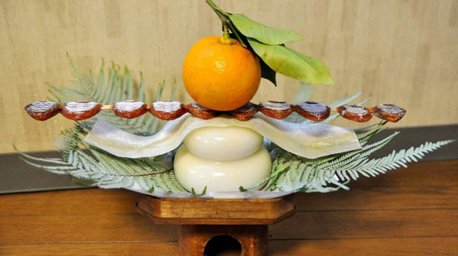 Kagami Mochi Kue Kebertungan di Jepang (Foto:matcha-jp.com)