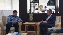 Menperin Airlangga Hartarto bersama CEO PT Cabot Corporation (Foto: Dok. Industry.co.id)