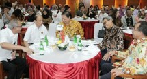 Menperin bersama Wamen ESDM di acara Breakfast meeting di jakarta (Ridwan/INDUSTRY.co.id)