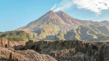 Gunung Merapi (Foto: piknikasik.com)