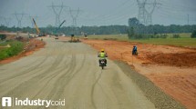Pengerjaan proyek ruas jalan tol