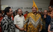 Menteri Perindustrian Airlangga Hartarto besama Sekretaris Jenderal Kementerian Perindustrian Haris Munandar dan Direktur PT Bangun Palu Sulawesi Tengah (BPST) Andi Mulhanan Tombolotutu (Foto: Ridwan/Industry.co.id)