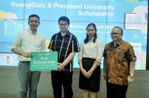 Jababeka dan ruangguru bagikan beasiswa president university (dok INDUSTRY.co.id)