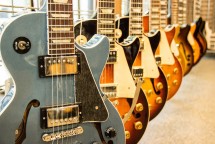 Gitar Gibson menyatakan bangkrut. (Foto: Brooklyn Vegan)