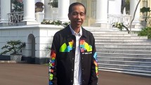 Presiden Jokowi Mengenakan Jaket Asian Games dalam mempromosikan Asian Games 2018 (Foto Setpres)
