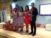 #SenyumPepsodent bersama Dee Lestari. (Anisa Triyuli/Industry.co.id)