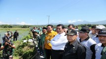 Mentan Amran tinjau Alsintan di Magetan.