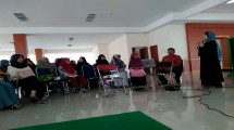Prof. Dr. Euis Sunarti, (paling kanan) dosen bidang ketahanan dan pemberdayaan keluarga, Departemen Ilmu Keluarga dan Konsumen, Fakultas Ekologi Manusia, Institut Pertanian Bogor (IPB)