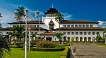 Gedung Sate Bandung (Foto Dok Industry.co.id)