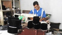 Pengrajin Kopiah (Foto Tribunnews)