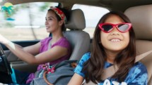 Marsha Tymothy dan Maisha Kanna, dalam film "Kulari Ke Pantai"