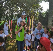 TAUZIA Bantu pendidikan Anak kurang Mampu (Foto: dok. Industry.co.id)