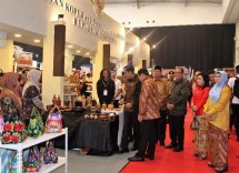 Presiden Joko Widodo turut menyosialisasikan pajak penghasilan (PPh) final 0,5 persen kepada ratusan pelaku usaha mikro kecil dan menengah dalam memperingati perayaan Hari Koperasi Nasional yang ke-71 yang berlangsung di ICE BSD City (INDUSTRY.co.id)