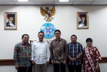 Pengurus SMSI berkunjung ke Dewan Pers dan ketua Dewan Pers (Foto Dok Industry.co.id)