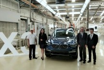 Vice President of Corporate Communications BMW Group Indonesia Jodie O'tania bersama Presiden Direktur PT Gaya Motor Ary Mariano (Foto: Ridwan/Industry.co.id)