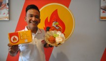 Ruben Onsu meresmikan Geprek Bensu di Bogor (Foto Sumber : Heibogor.com)