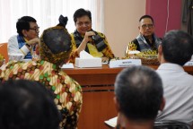 Menteri Perindustrian Airlangga Hartarto saat melakukan kunjungan kerja ke Unit Pengembangan Industri Pertekstilan (UPT) Majalaya, Bandung (Foto: Dok. Kemenperin)