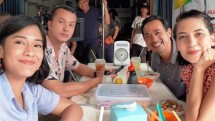 Dian Sastro, Nicholas Saputra, Oka Antara, Dan Hanna Al Rashid dalam film "Aruna dan Lidahnya"