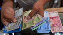 Ilustrasi penukaran uang Rupiah. (Bay Ismoyo/AFP)