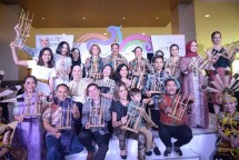 Menteri Pariwisata bersama sejumlah selebriti saat membuka Celebrity Culture Fest-Wonderful Indonesia Culinary & Shopping Festival 2018 (Foto: Kemenpar)