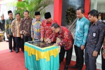 Plt Gubernur Bengkulu Rohidin Mersyah meresmikan PLUT Bengkulu di Kawasan Pekan Sabtu Kota Bengkulu, Kamis (01/11).