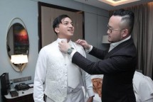 Ge Pamungkas Sedang Fitting Terakhir Bersama Desainer Jasnya Samuel Wongso (Foto Amz)