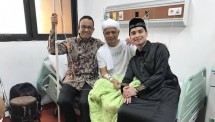 Ustad Arifin Ilham dijenguk Gubernur DKI Anis Baswedan