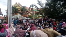 Ratusan warga Desa Koto Aman, Kecamatan Tapung Hilir, Kampar, melakukan aksi demo di Tugu Zapin dan Kantor Badan Pertanahan Nasional (BPN) Riau, di Pekanbaru (21/1).