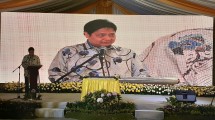Menteri Perindustrian Airlangga Hartarto saat meresmikan pabrik baru kaca terintegrasi PT. Asahimas Flat Glass di Cikampek (Foto: Ridwan/Industry.co.id)