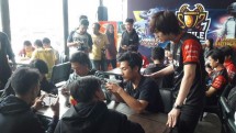 CEO NXL, Richard Permana saat menyaksikan para peserta yang tengah bertanding di Mobile Esports Cup 2019