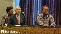Ketua Asosiasi Pertekstilan Indonesia (API) Ade Sudrajat (Kanan) bersama Kedubes AS untuk Indonesia Joseph R. Donovan Jr. (Fadli/ INDUSTRY.co.id)