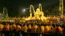 Masyarakat Merayakan Tri Suci Waisak (Foto:Istimewa)